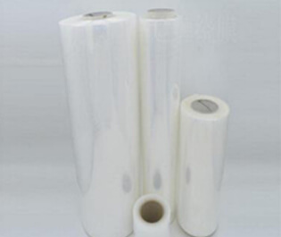 熱收縮膜用于各種產(chǎn)品的銷售和運輸，其主要作用是穩(wěn)固、遮蓋和保護產(chǎn)品。收縮膜必須具有較高的耐穿刺性，良好的收縮性和一定的收縮應力。在收縮過程中，薄膜不能產(chǎn)生孔洞。由于收縮膜經(jīng)常適用于室外，因此需要加入UV抗紫外線劑。